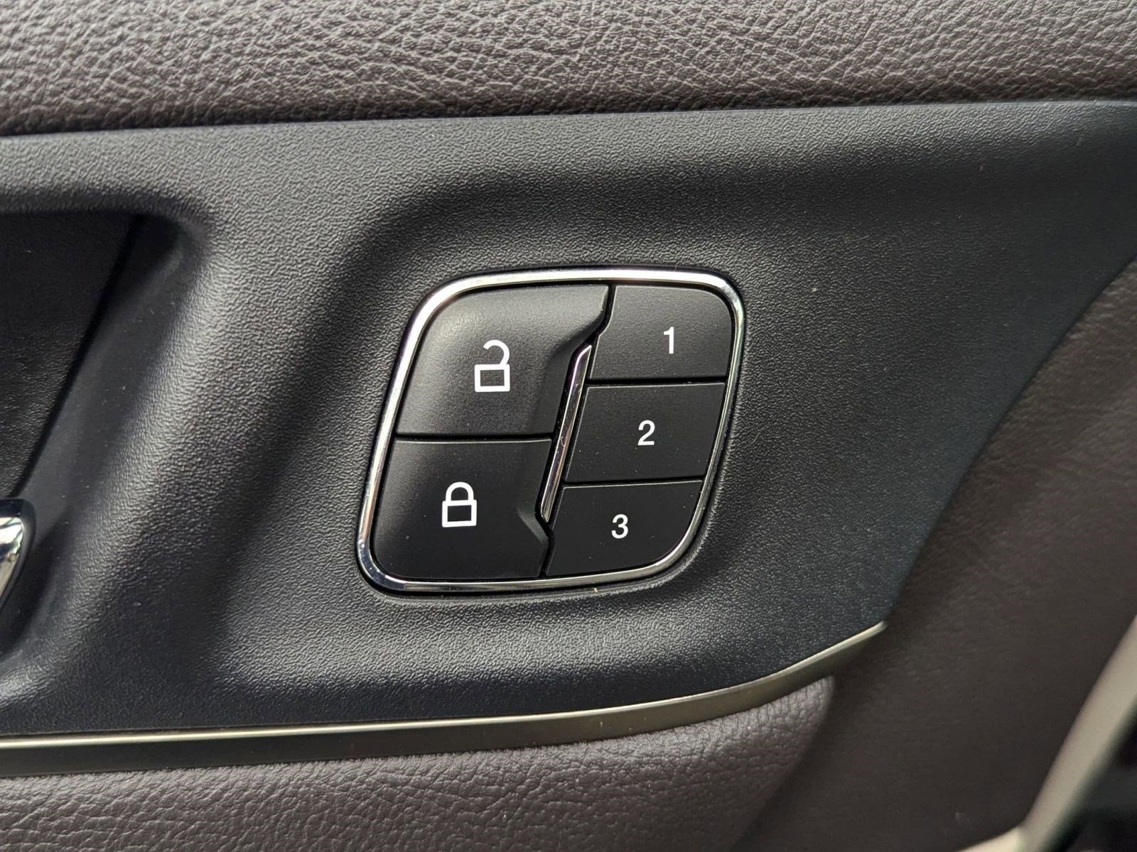 Used 2019 Lincoln MKC Select w/ Select Plus Package image 17