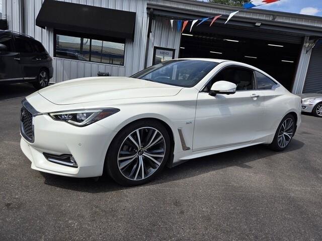Used 2020 INFINITI Q60 3.0t Luxe w/ Essential Package image 3