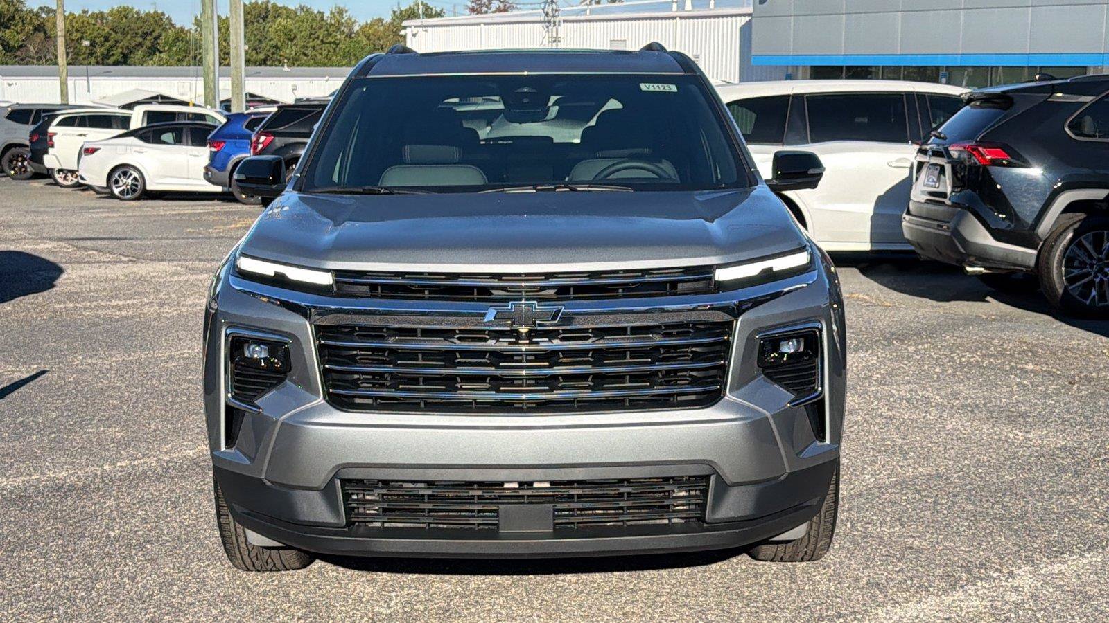 New 2027 Chevrolet Traverse LT w/ Driver Confidence Package FWD image 2