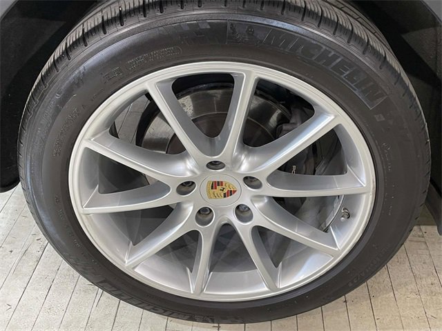 Certified 2022 Porsche Cayenne Platinum Edition image 15