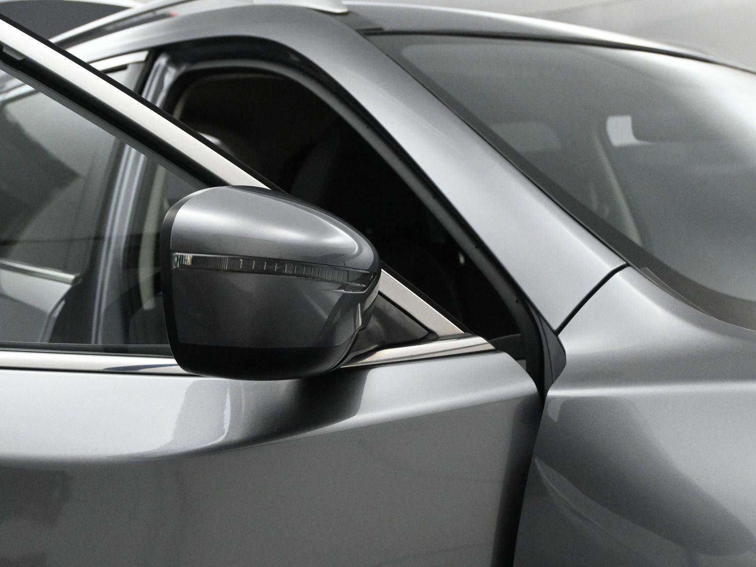 Used 2018 Nissan Rogue SV image 16