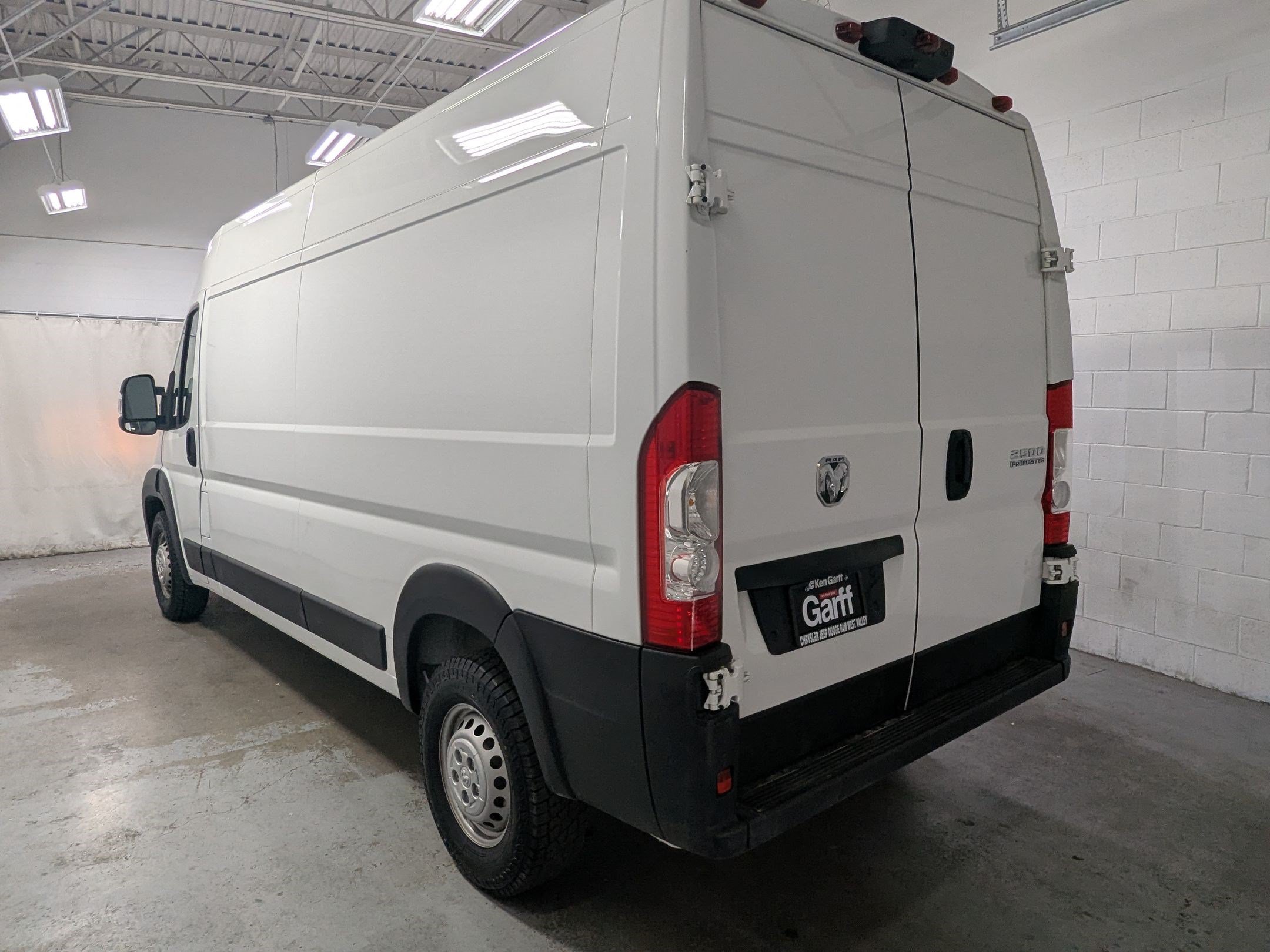 Used 2025 RAM ProMaster 2500 w/ Convenience Group FWD image 9