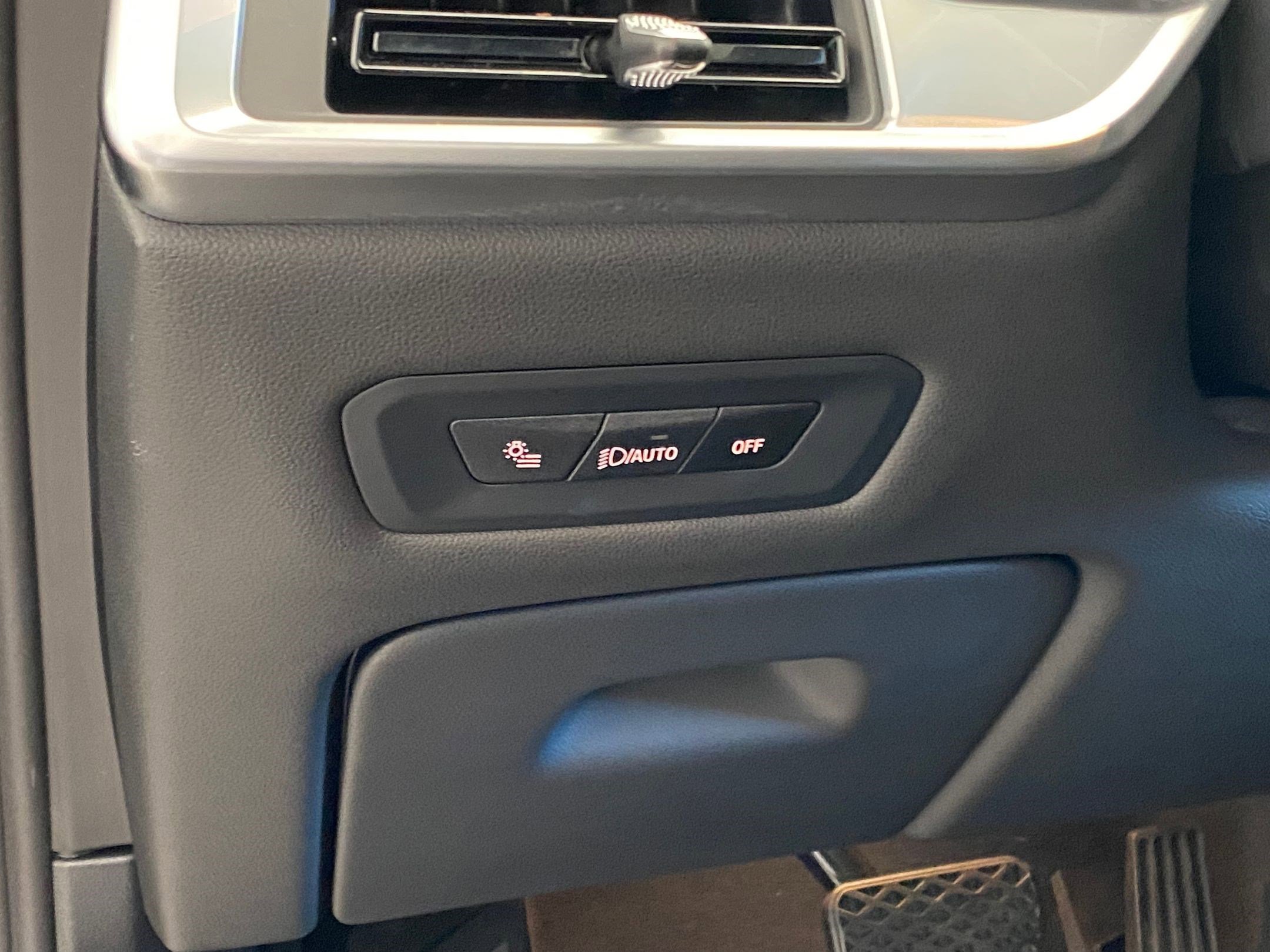 Used 2026 BMW X5 xDrive50e w/ Premium Package image 20