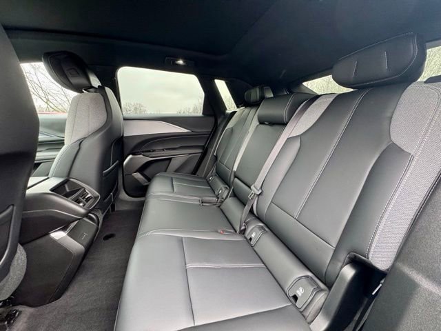 Used 2024 Cadillac Lyriq Tech AWD/4WD image 18