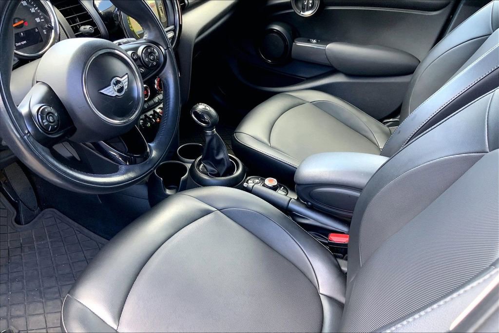 Used 2018 MINI Cooper 4-Door Hardtop image 16