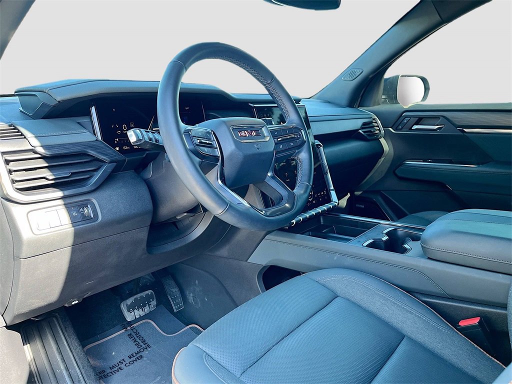 Used 2024 GMC Acadia AT4 w/ Luxury Package image 9