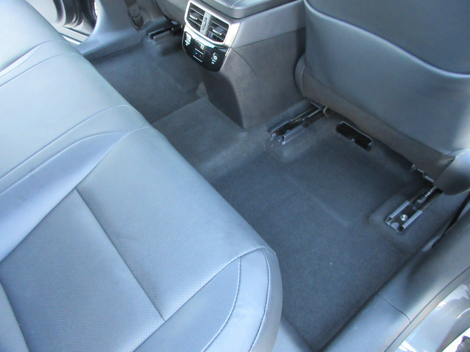 Used 2024 Lexus RX 350h w/ Accessory Package (Z1) AWD/4WD image 20