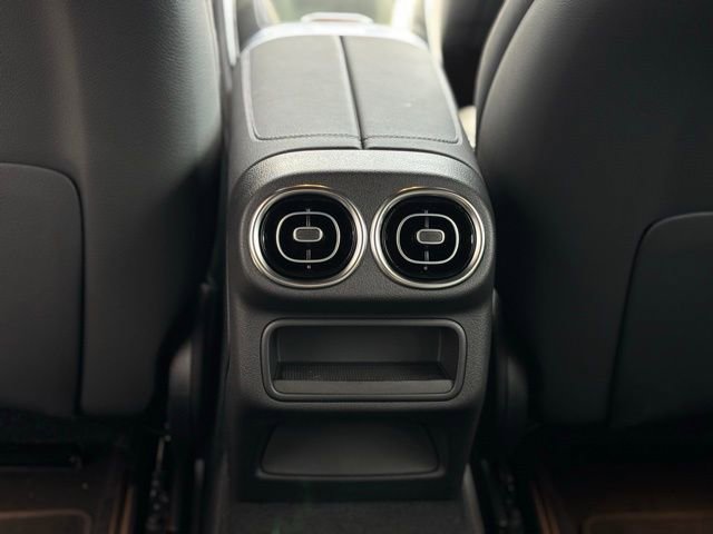 Used 2026 Mercedes-Benz GLC 300 4MATIC image 43