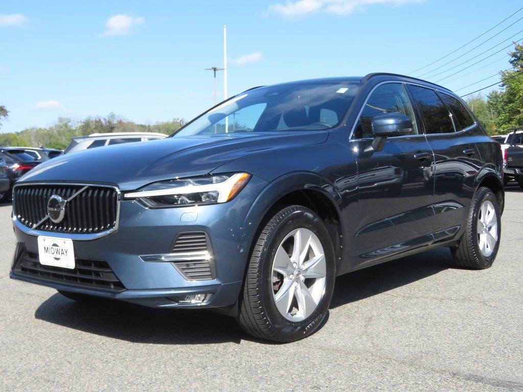 Used 2022 Volvo XC60 B5 Momentum image 1