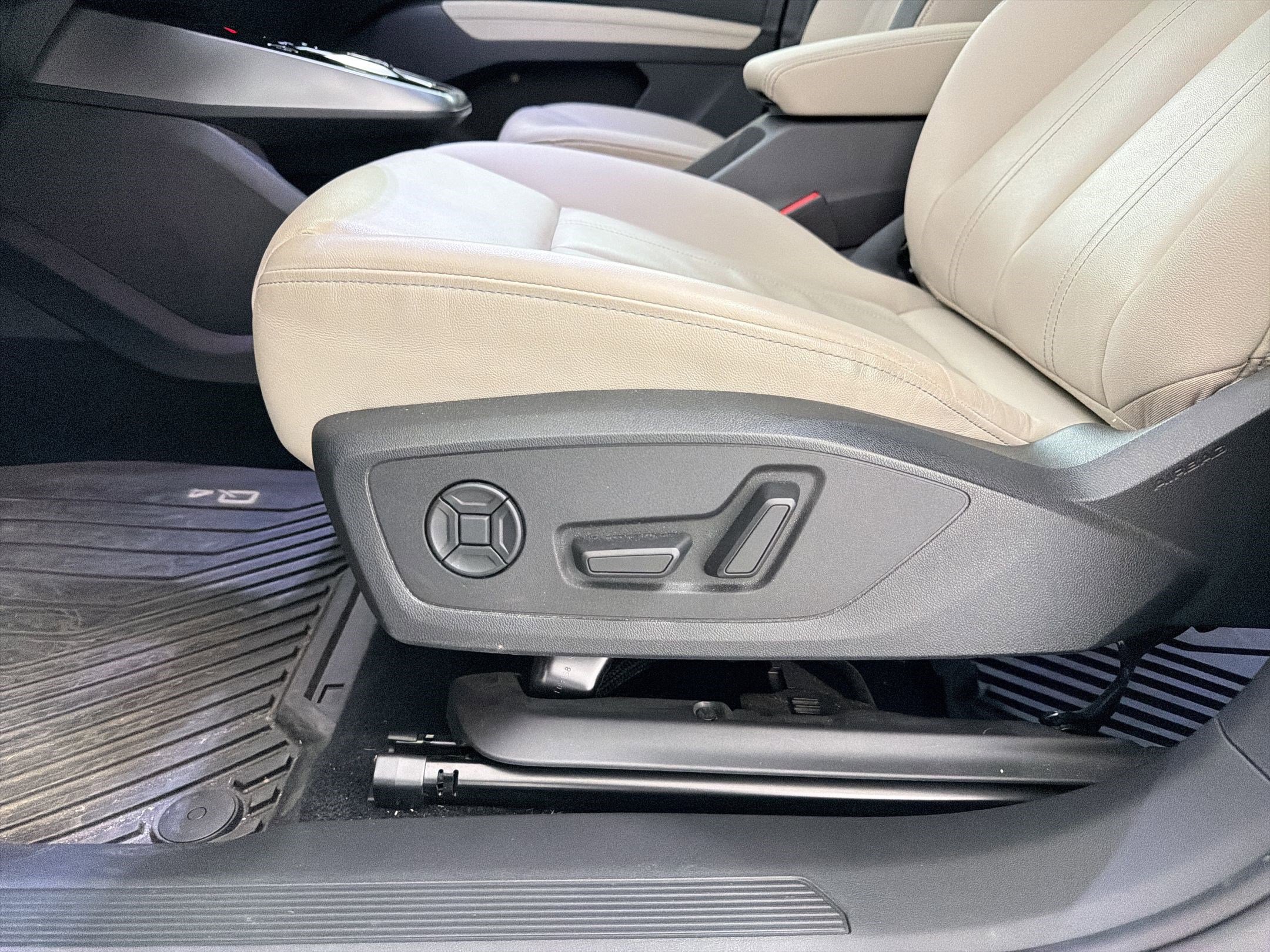 Used 2023 Audi Q4 e-tron Premium Plus w/ Premium Plus RWD image 13