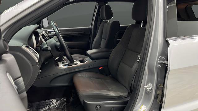 Used 2019 Jeep Grand Cherokee Laredo image 9