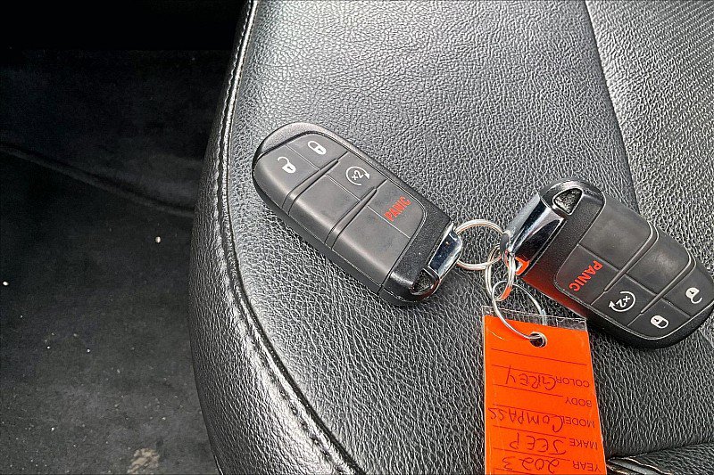 Used 2023 Jeep Compass Latitude AWD/4WD image 8