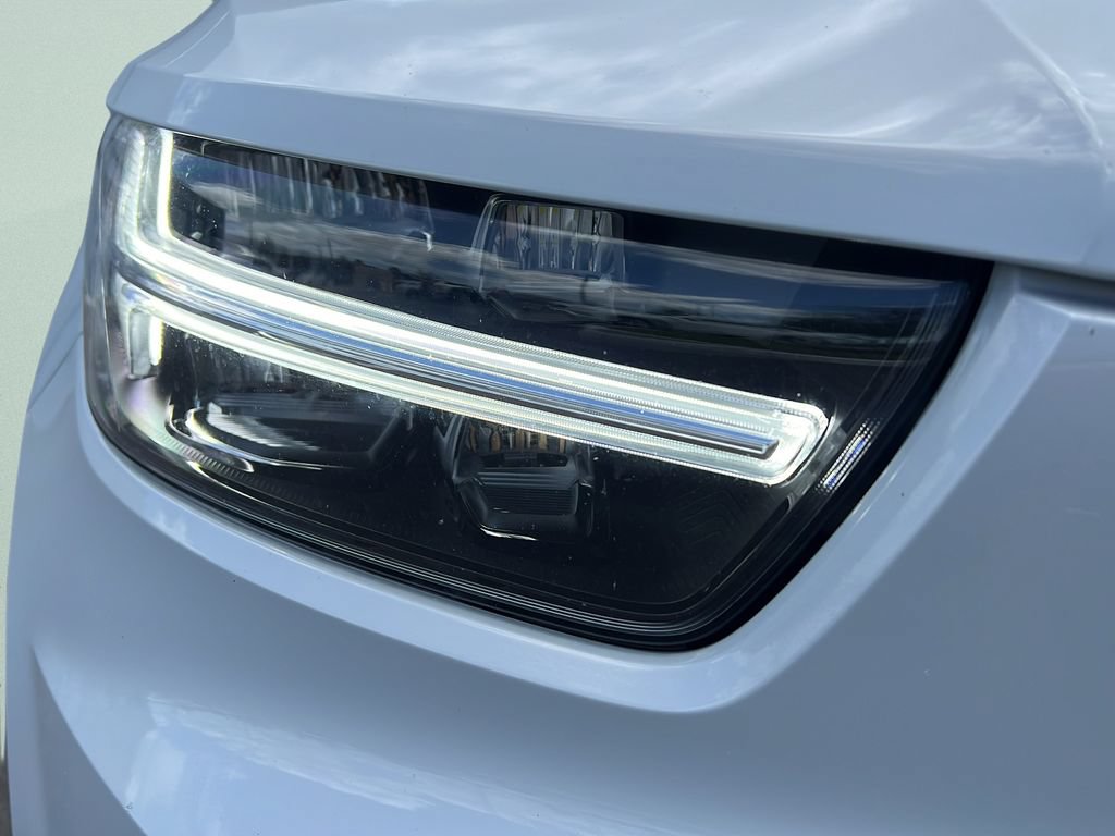 Used 2022 Volvo XC40 T5 R-Design w/ Advanced Package AWD/4WD image 25