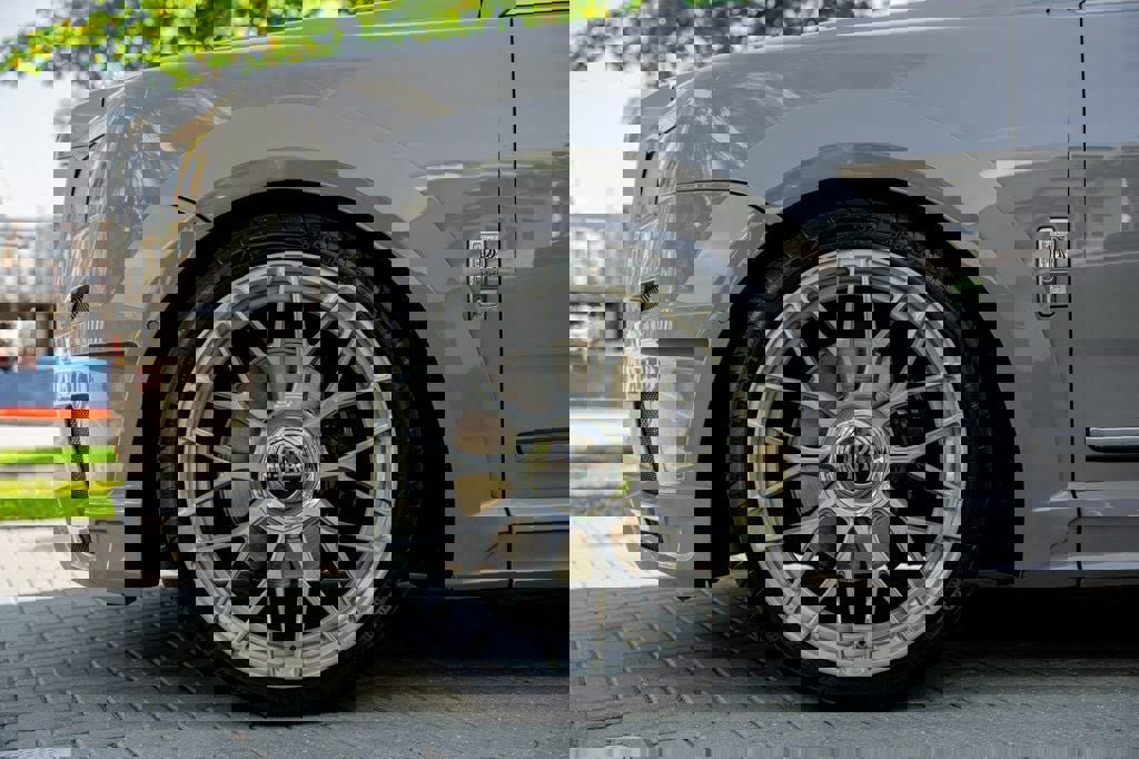 Used 2021 Rolls-Royce Cullinan Sport Utility image 18