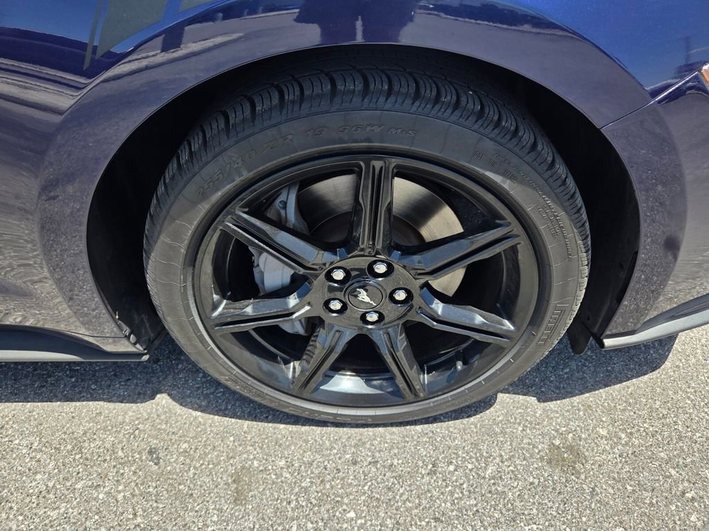 Used 2018 Ford Mustang GT Premium w/ Black Accent Package RWD image 17