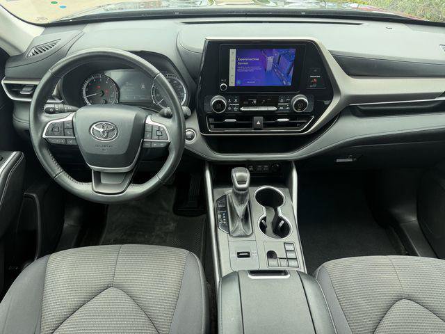 Certified 2024 Toyota Highlander LE FWD image 9