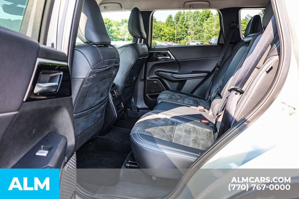 Used 2025 Mitsubishi Outlander SE FWD image 18