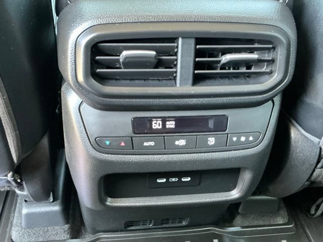 Used 2025 Honda Pilot Touring image 12