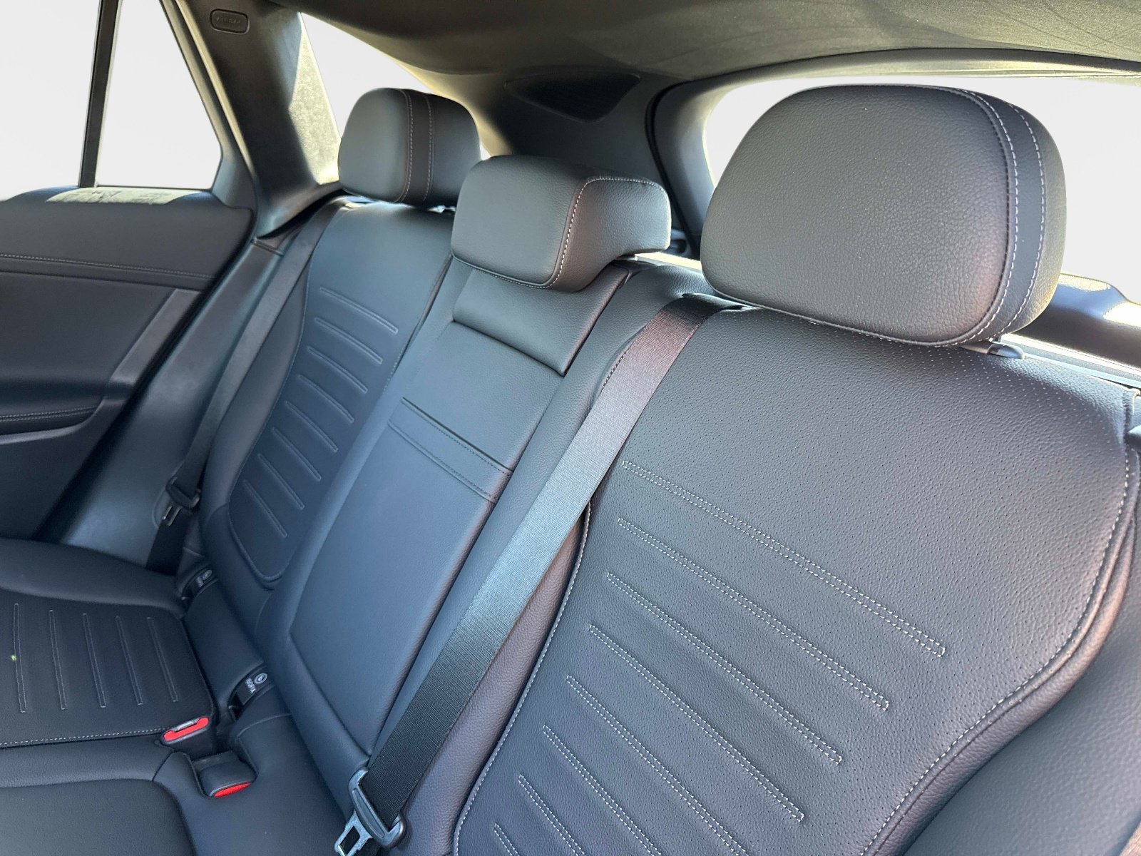 Used 2025 Mercedes-Benz GLC 350e 4MATIC image 16