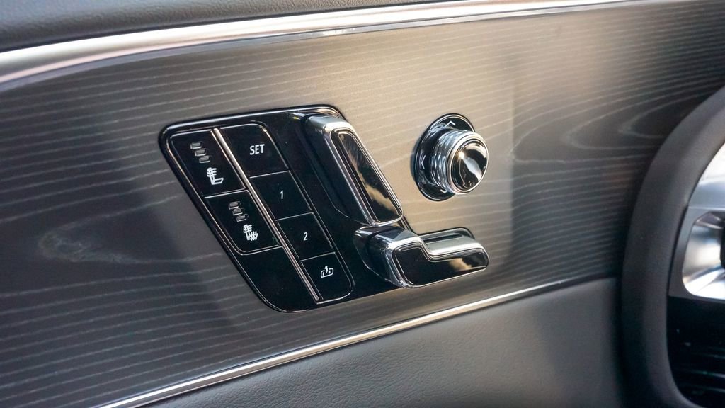 Used 2025 Cadillac Lyriq Luxury image 24