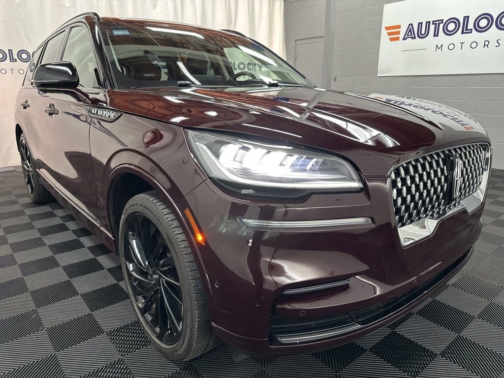 Used 2023 Lincoln Aviator Reserve w/ Equipment Group 201A image 2