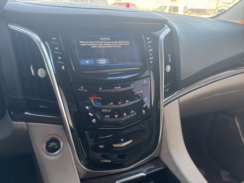 Used 2020 Cadillac Escalade Premium Luxury AWD/4WD image 18
