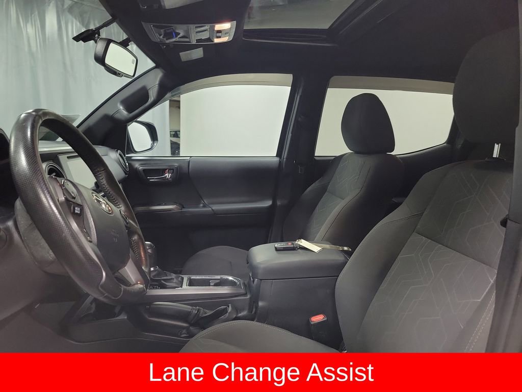 Used 2016 Toyota Tacoma TRD Off-Road w/ Premium & Technology Package image 13