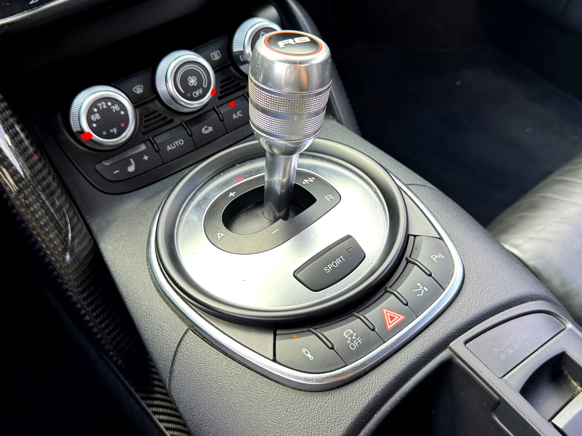 Used 2011 Audi R8 V10 w/ Enhanced Leather Pkg image 39