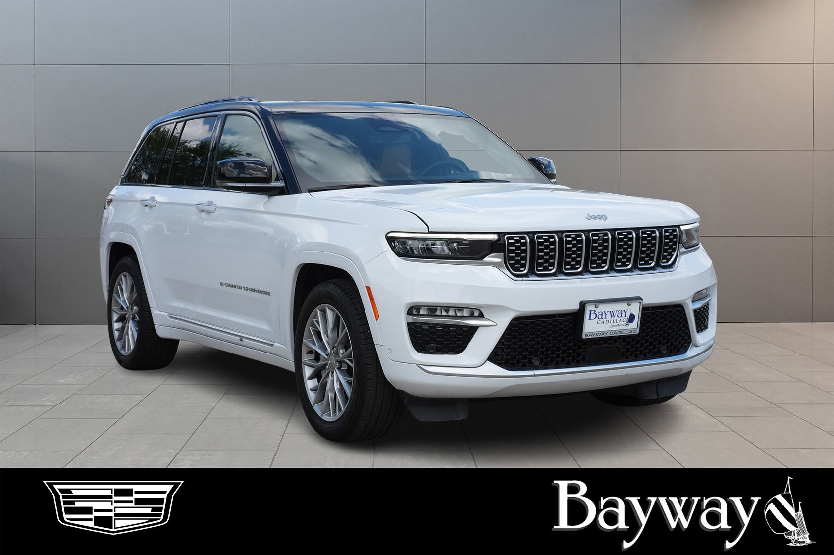 Used 2025 Jeep Grand Cherokee Summit AWD/4WD image 3