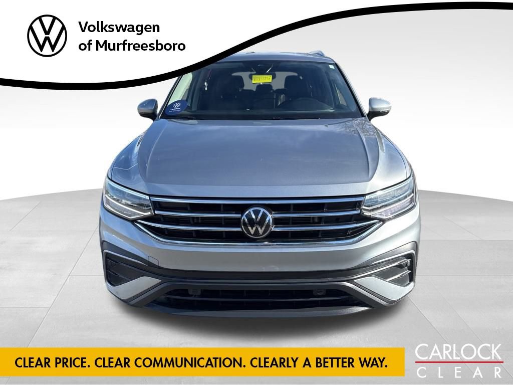 Certified 2024 Volkswagen Tiguan SE image 3