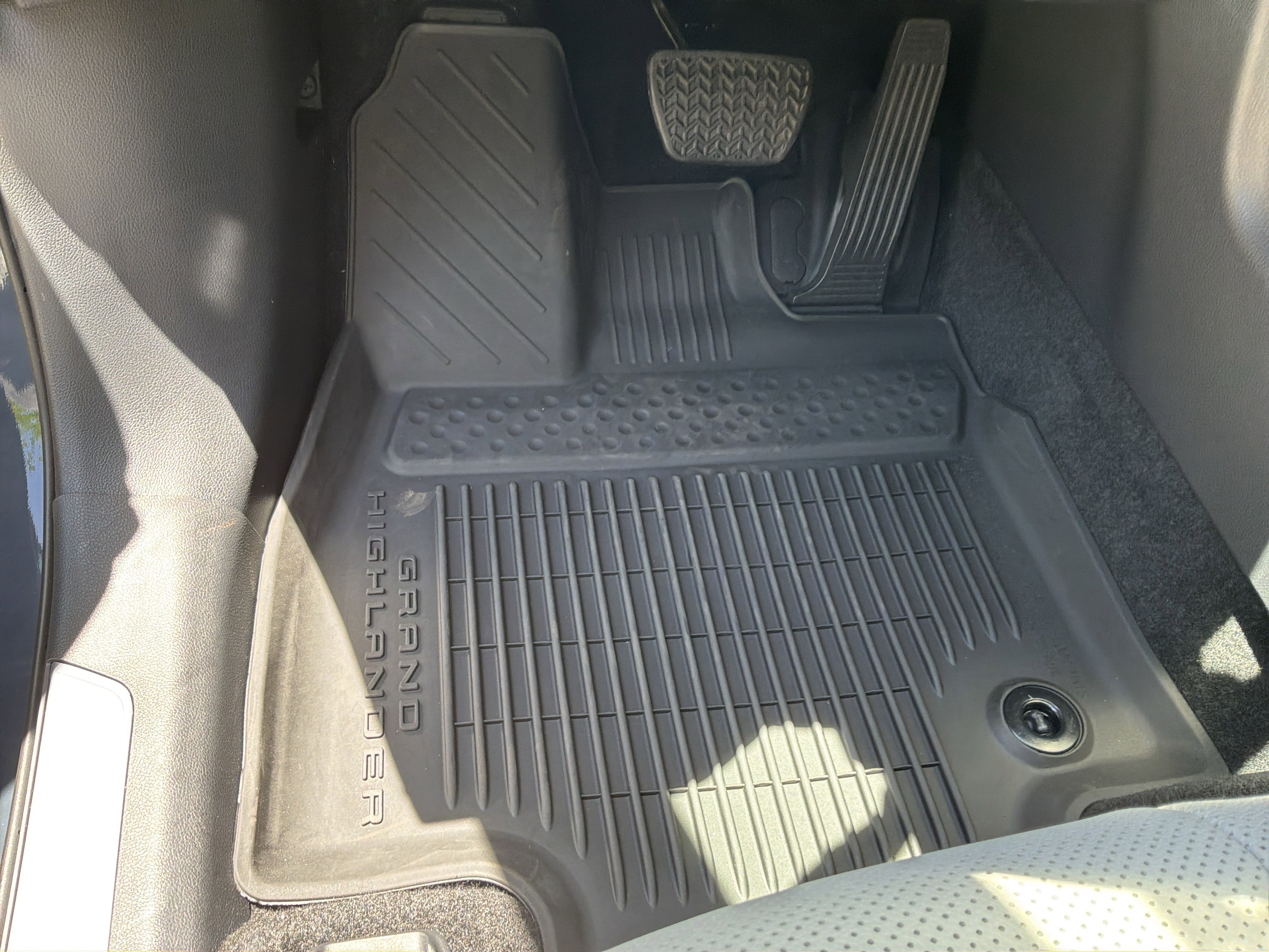 Used 2025 Toyota Grand Highlander FWD image 17