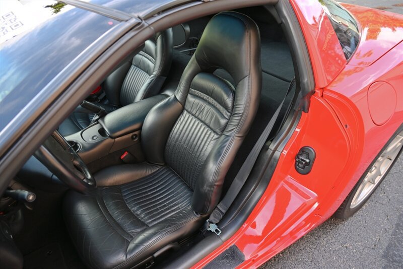 Used 1999 Chevrolet Corvette Coupe w/ Memory Pkg RWD image 31