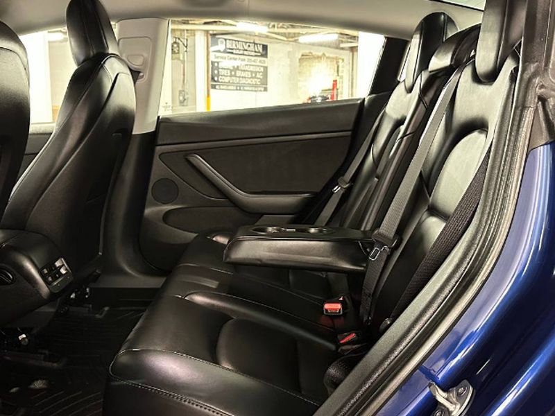 Used 2022 Tesla Model 3 Long Range AWD/4WD image 32