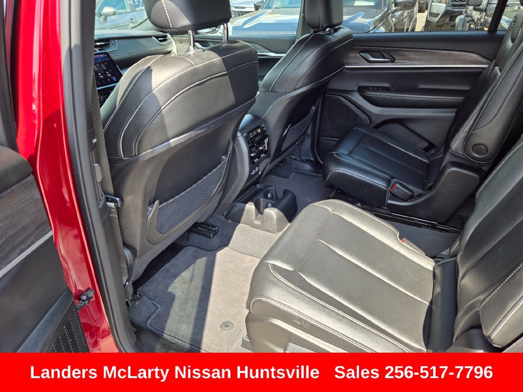 Used 2024 Jeep Grand Cherokee L Limited w/ Black Appearance Package AWD/4WD image 15