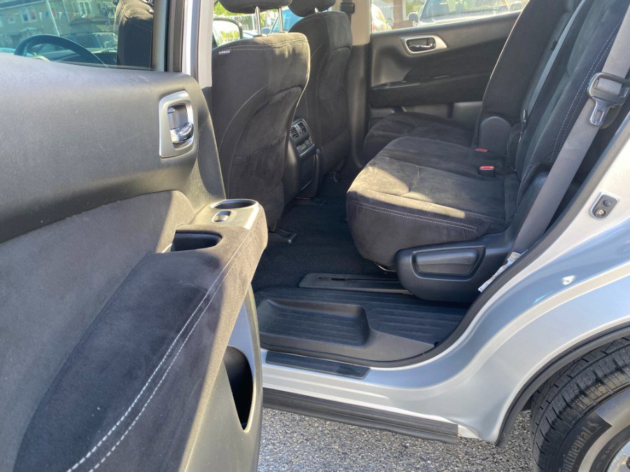 Used 2014 Nissan Pathfinder SV w/ Cargo Package AWD/4WD image 12