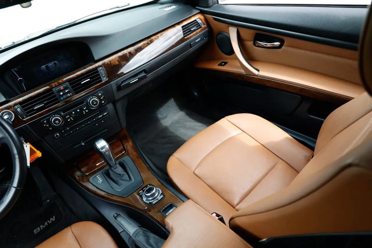 Used 2013 BMW 328i Convertible image 22