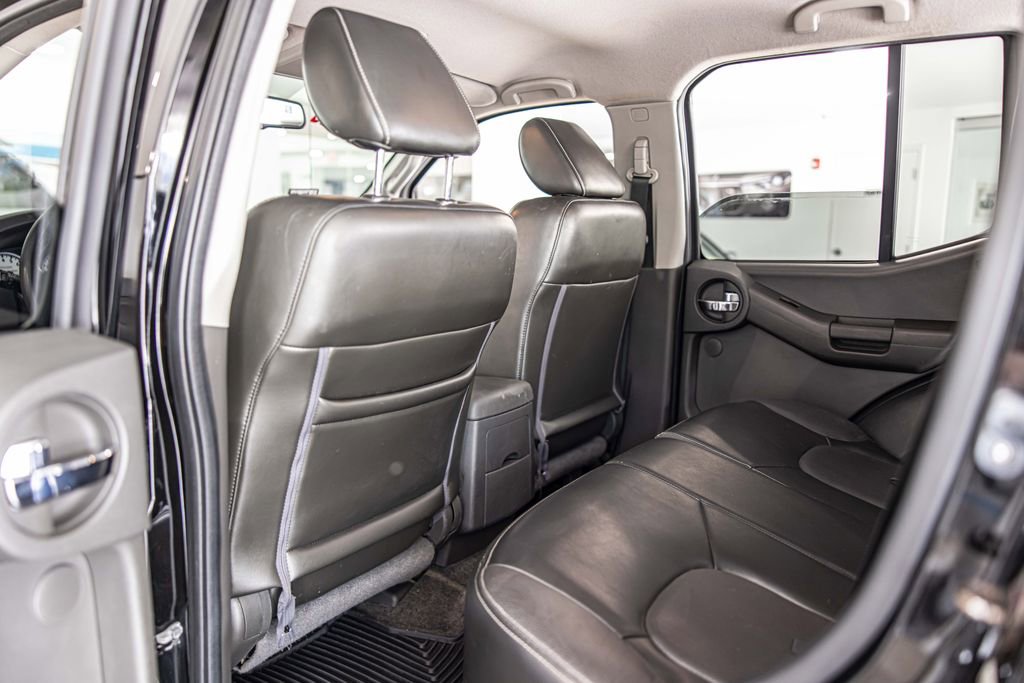 Used 2015 Nissan Xterra PRO-4X w/ Pro-4x Leather Package AWD/4WD image 32