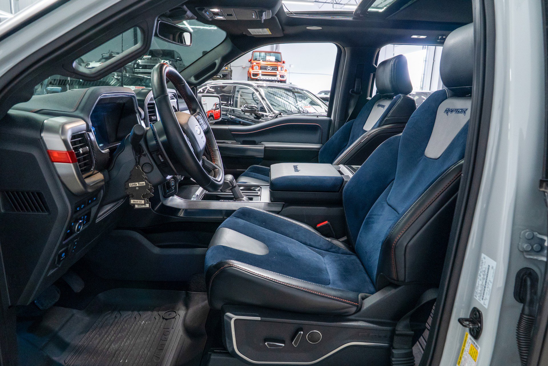 Used 2023 Ford F150 Raptor w/ Blue Interior Package image 31