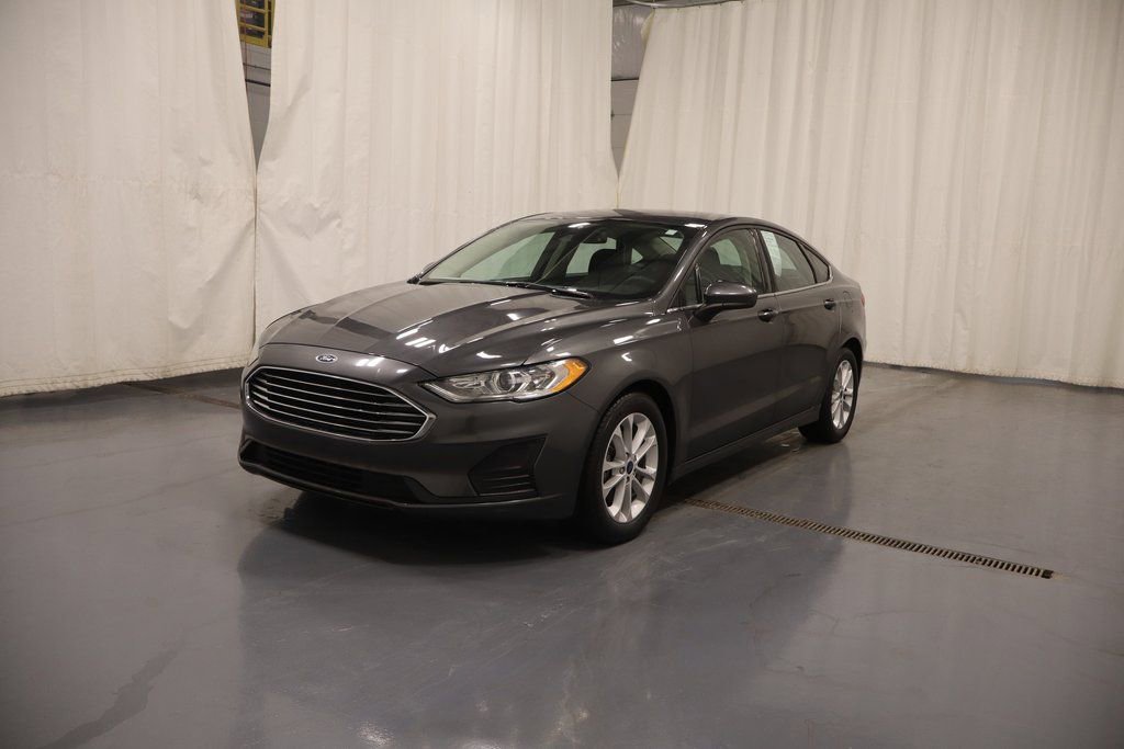 Used 2020 Ford Fusion SE image 5