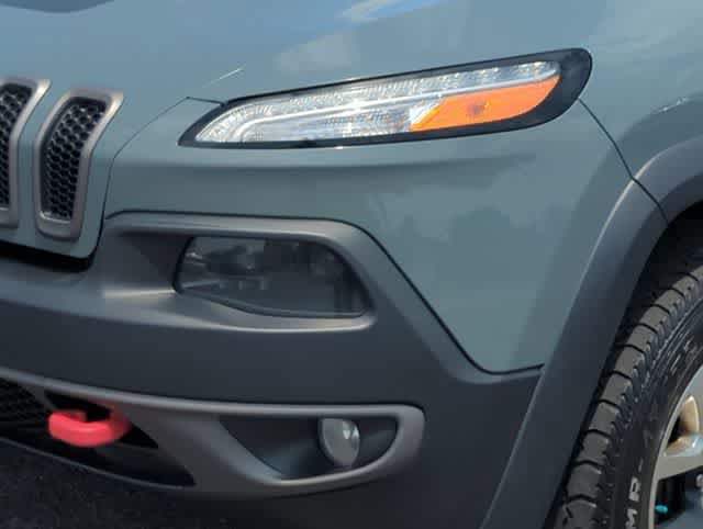 Used 2015 Jeep Cherokee Trailhawk w/ Leather Interior Group AWD/4WD image 11