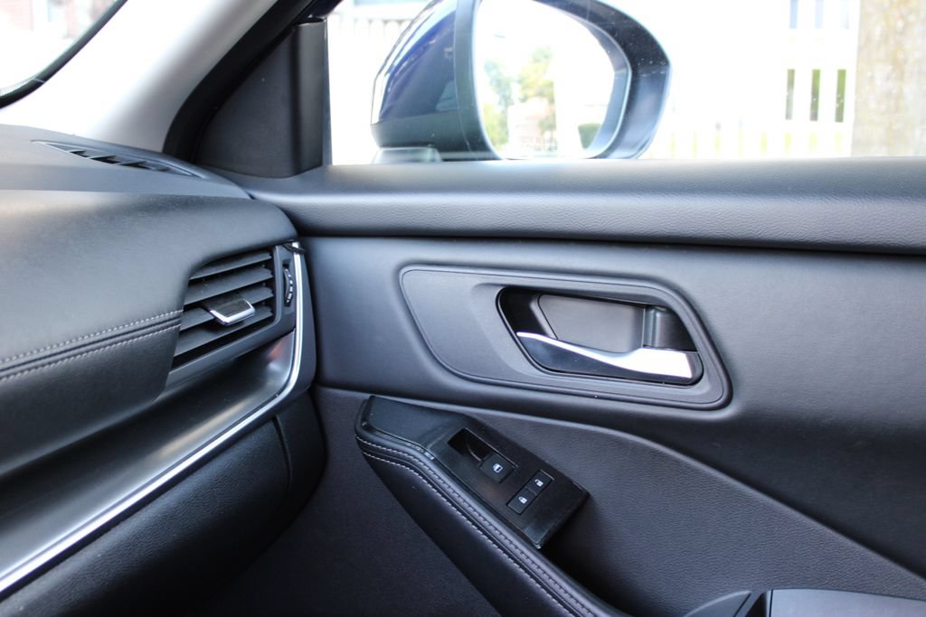 Used 2024 Nissan Rogue SV FWD image 19