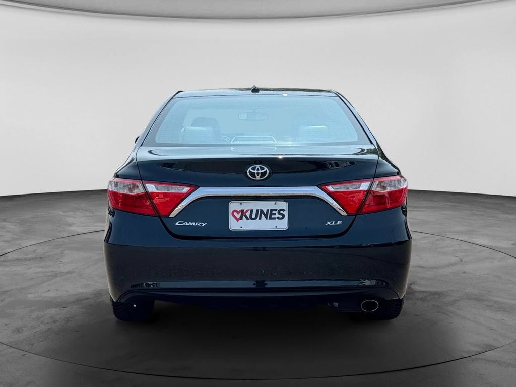 Used 2015 Toyota Camry XLE w/ Moonroof Package FWD image 9