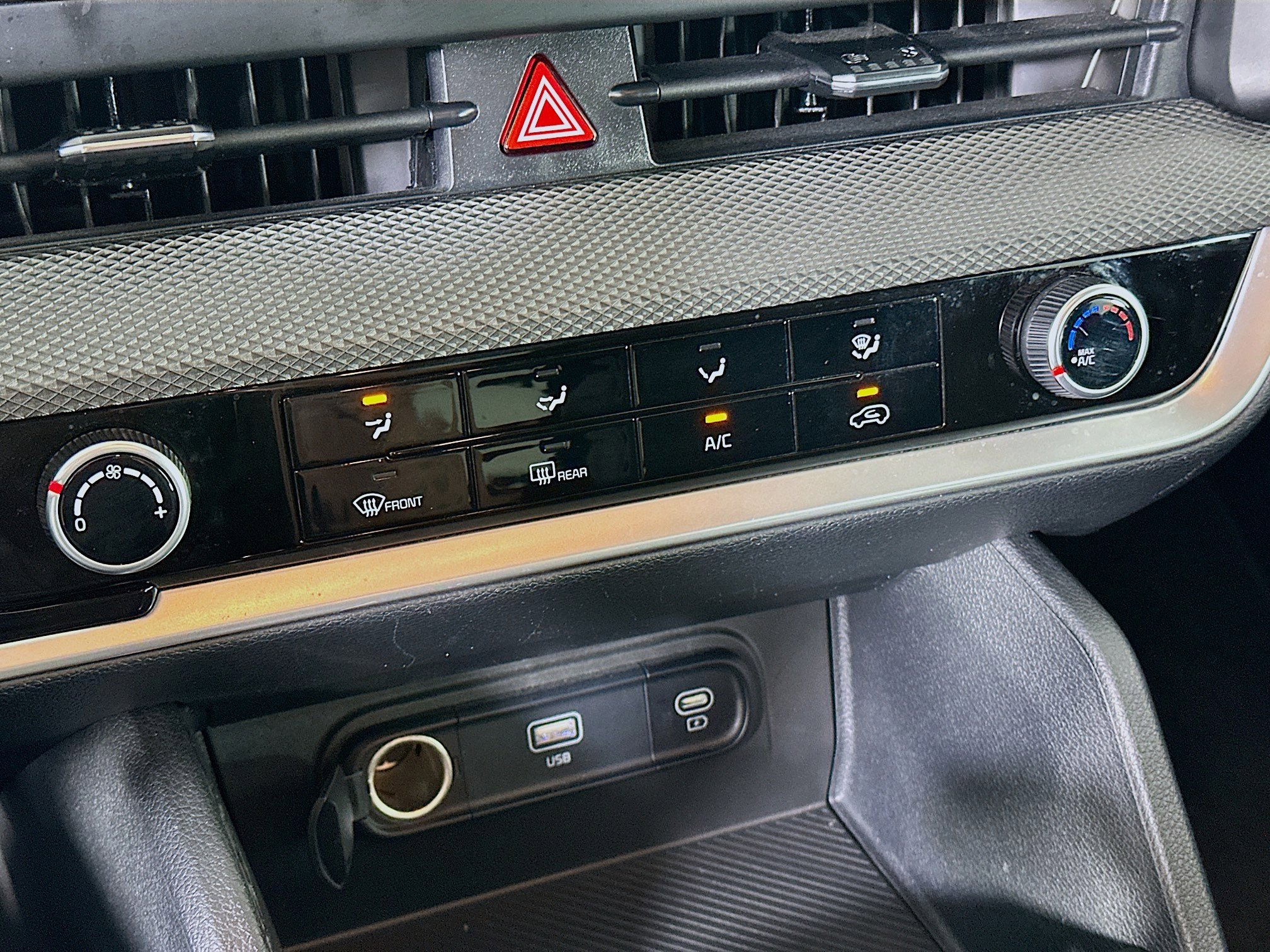 Used 2025 Kia Sportage LX image 23