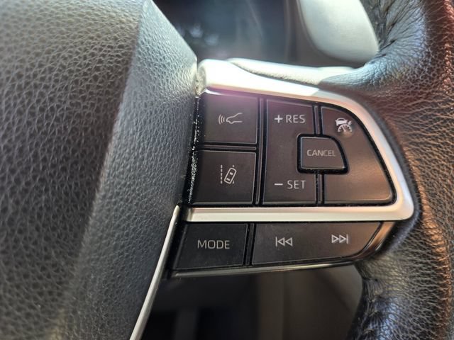 Used 2023 Toyota Sienna XLE FWD image 32