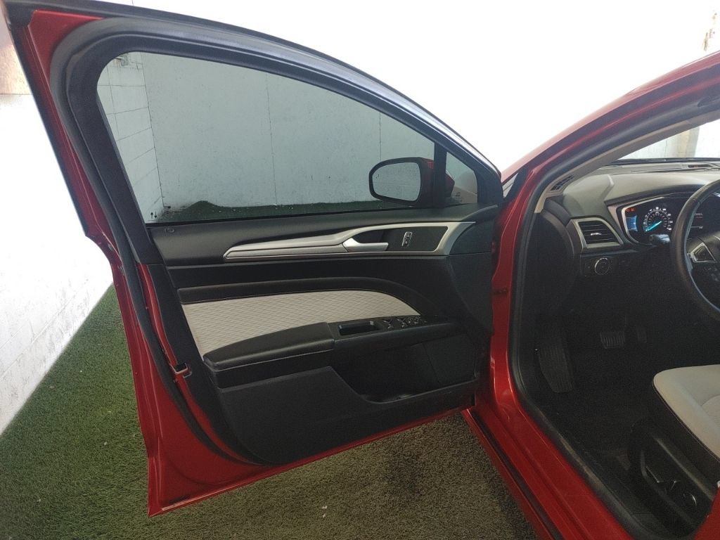 Used 2020 Ford Fusion SE w/ Equipment Group 151A FWD image 15