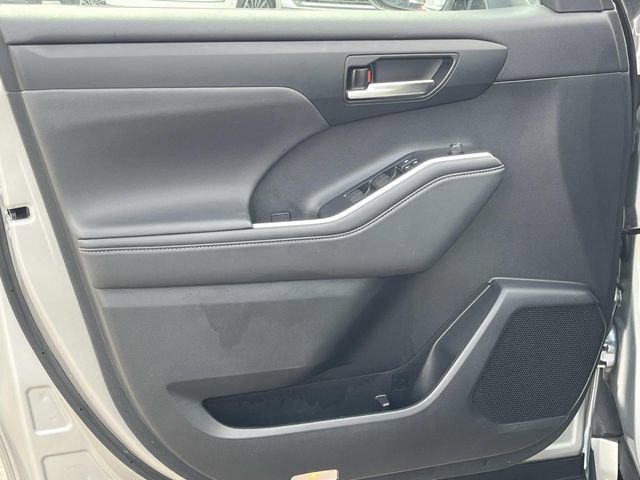 Used 2022 Toyota Highlander XLE image 25