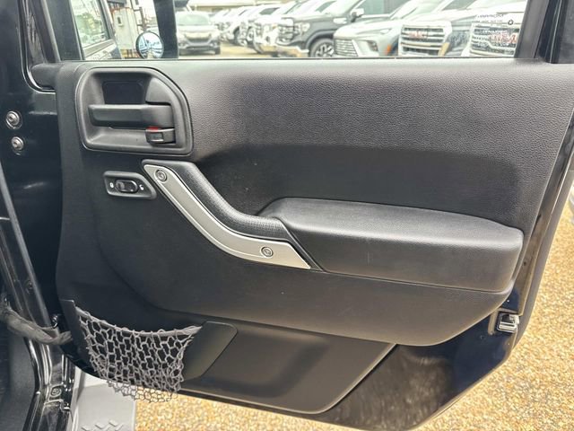 Used 2015 Jeep Wrangler Unlimited Sahara w/ Dual Top Group image 17