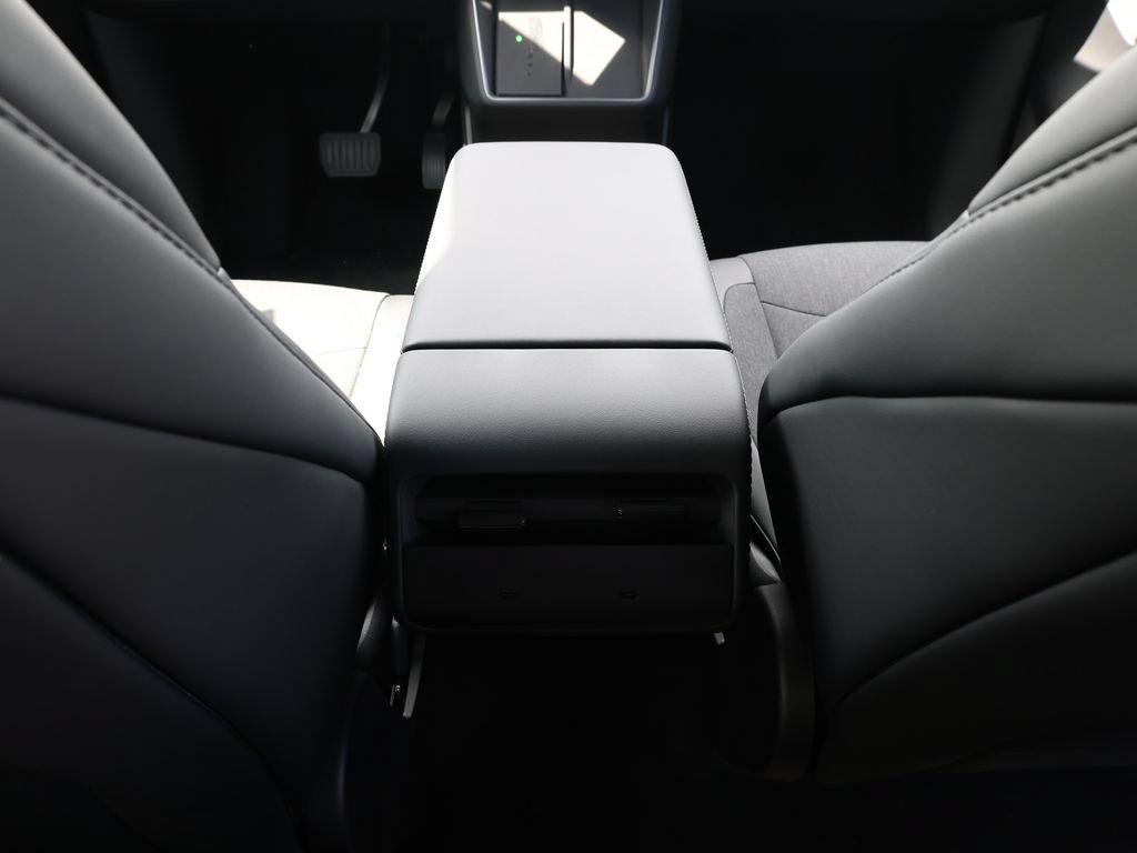 Used 2026 Tesla Model Y 2WD image 25