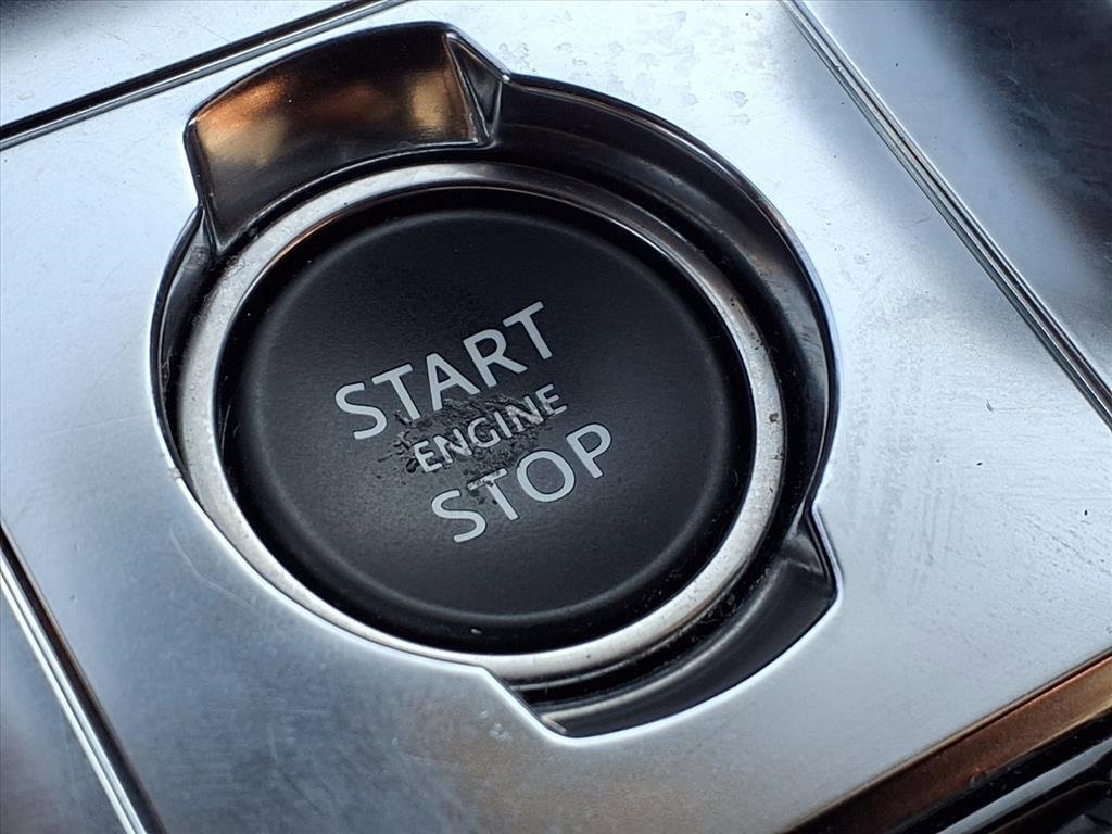 Used 2025 Jaguar F-PACE R-Dynamic S image 15