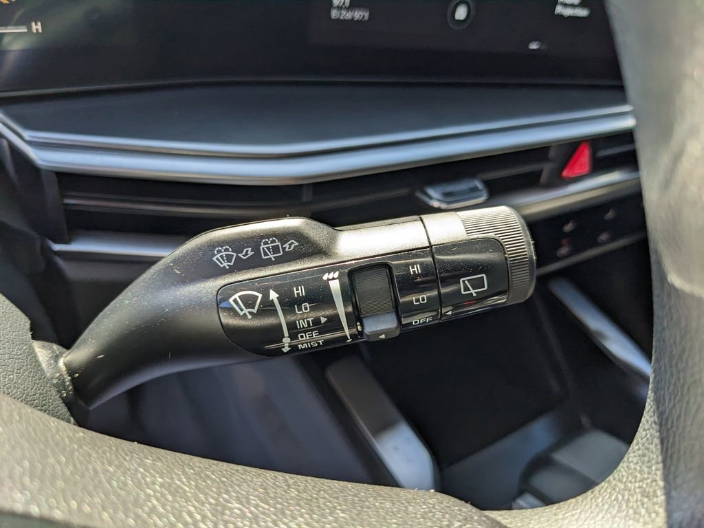 Certified 2025 Kia Sorento LX FWD image 33